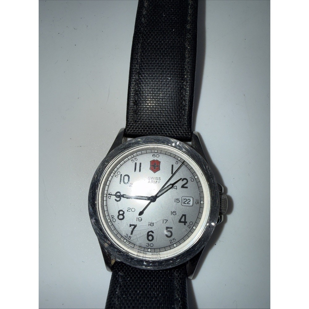 Victorinox Swiss Army Men's Field Style Watch New Battery Working A26